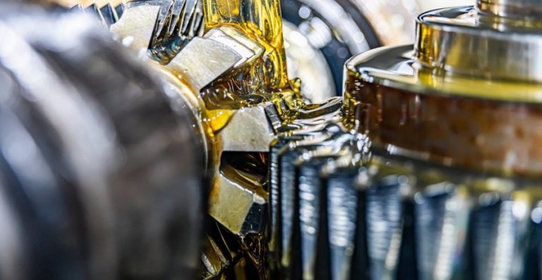 Thick Gear Oil