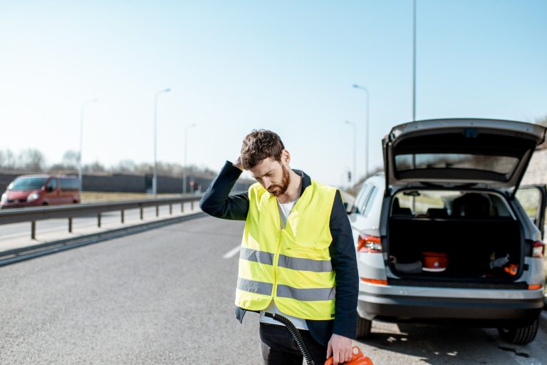 How to Build an Emergency Kit for Roadside Assistance ?